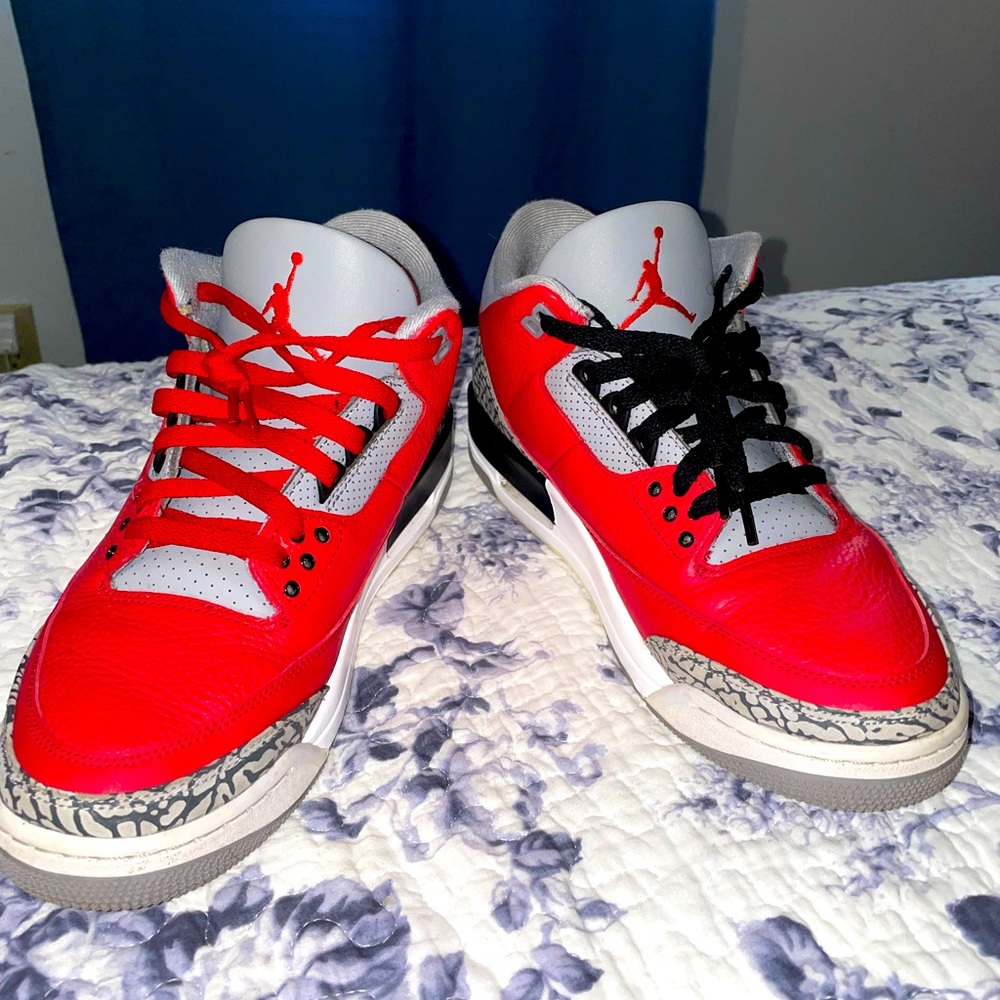 Jordan 3 Retro, size 10.5, unite fire red. Like New.